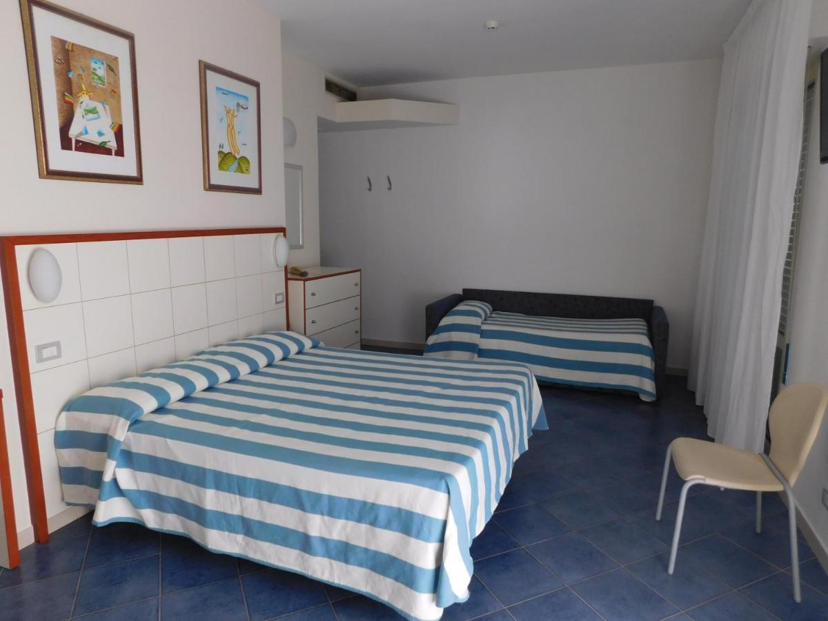 מרינה די פיאטרסנטה Hotel Oceano מראה חיצוני תמונה