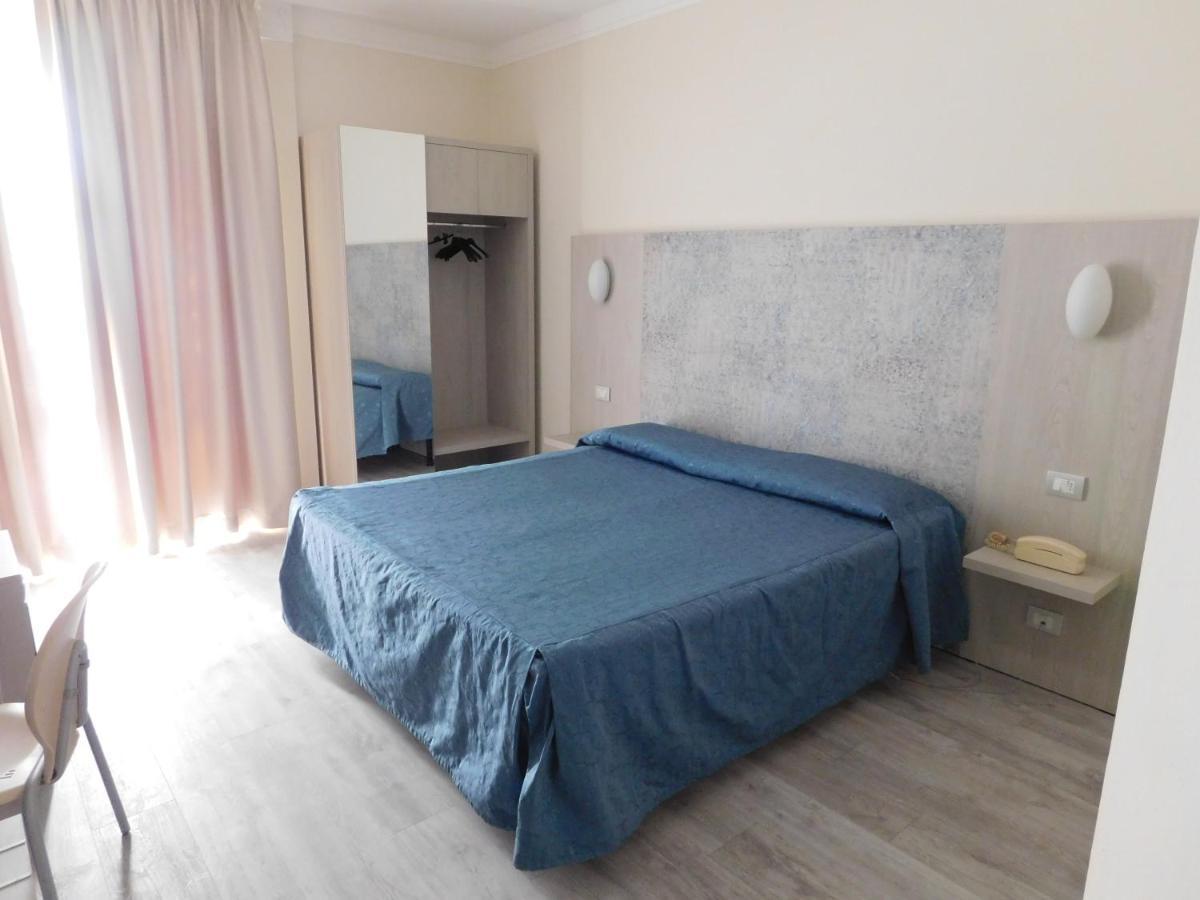 מרינה די פיאטרסנטה Hotel Oceano מראה חיצוני תמונה