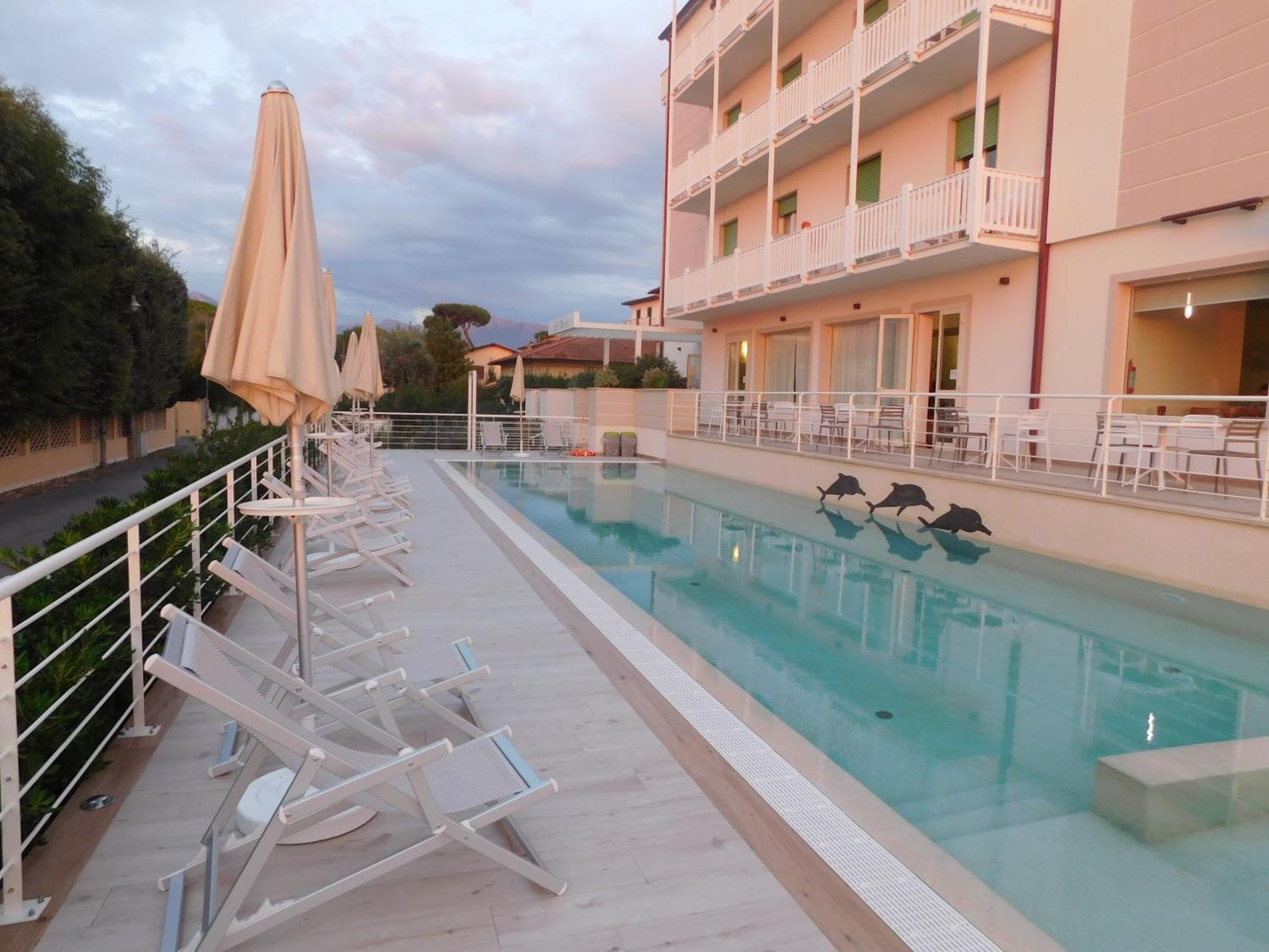 מרינה די פיאטרסנטה Hotel Oceano מראה חיצוני תמונה