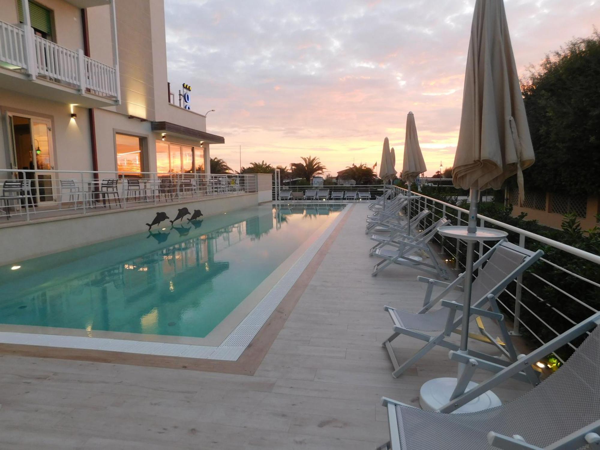 מרינה די פיאטרסנטה Hotel Oceano מראה חיצוני תמונה