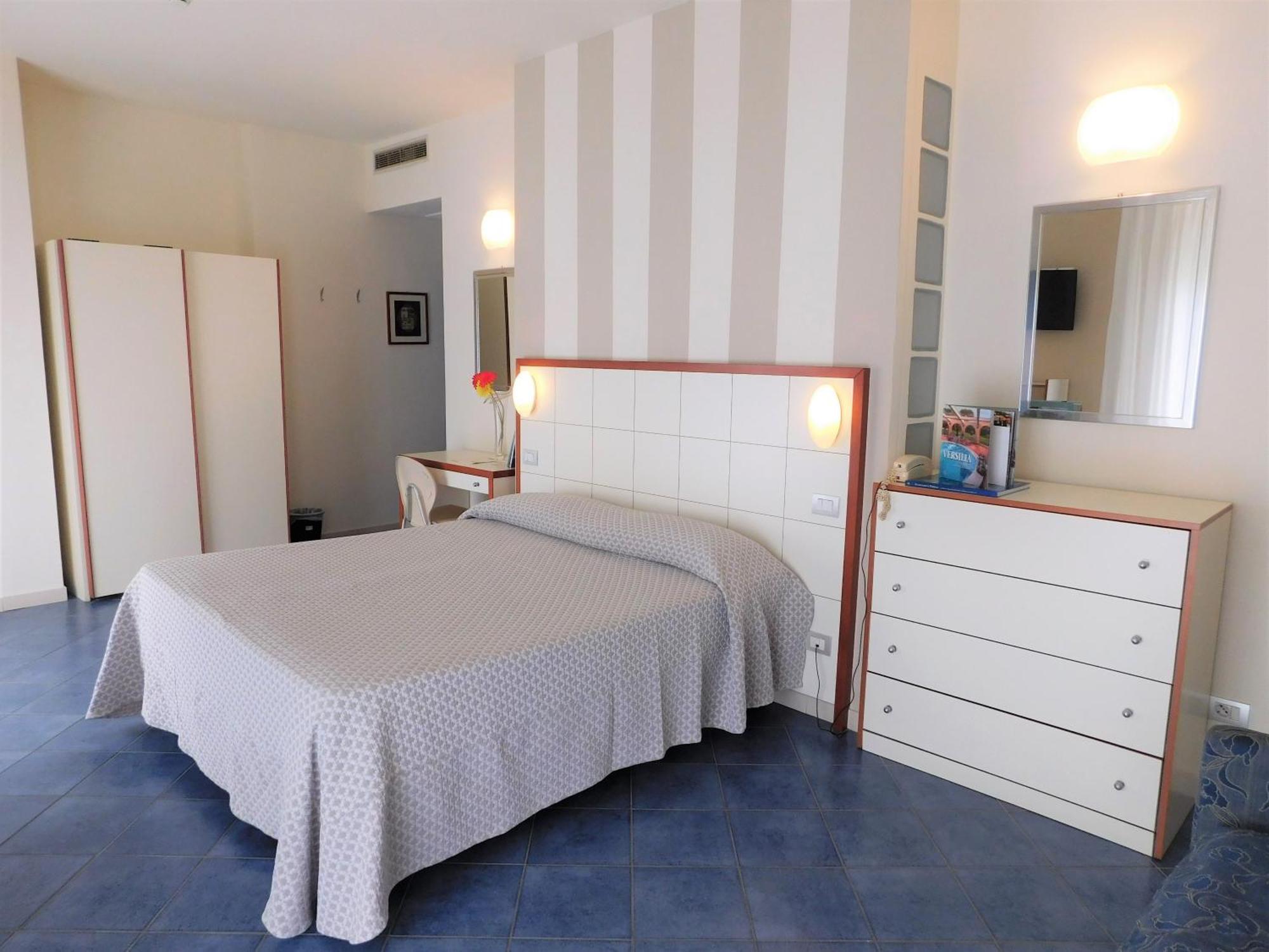 מרינה די פיאטרסנטה Hotel Oceano מראה חיצוני תמונה