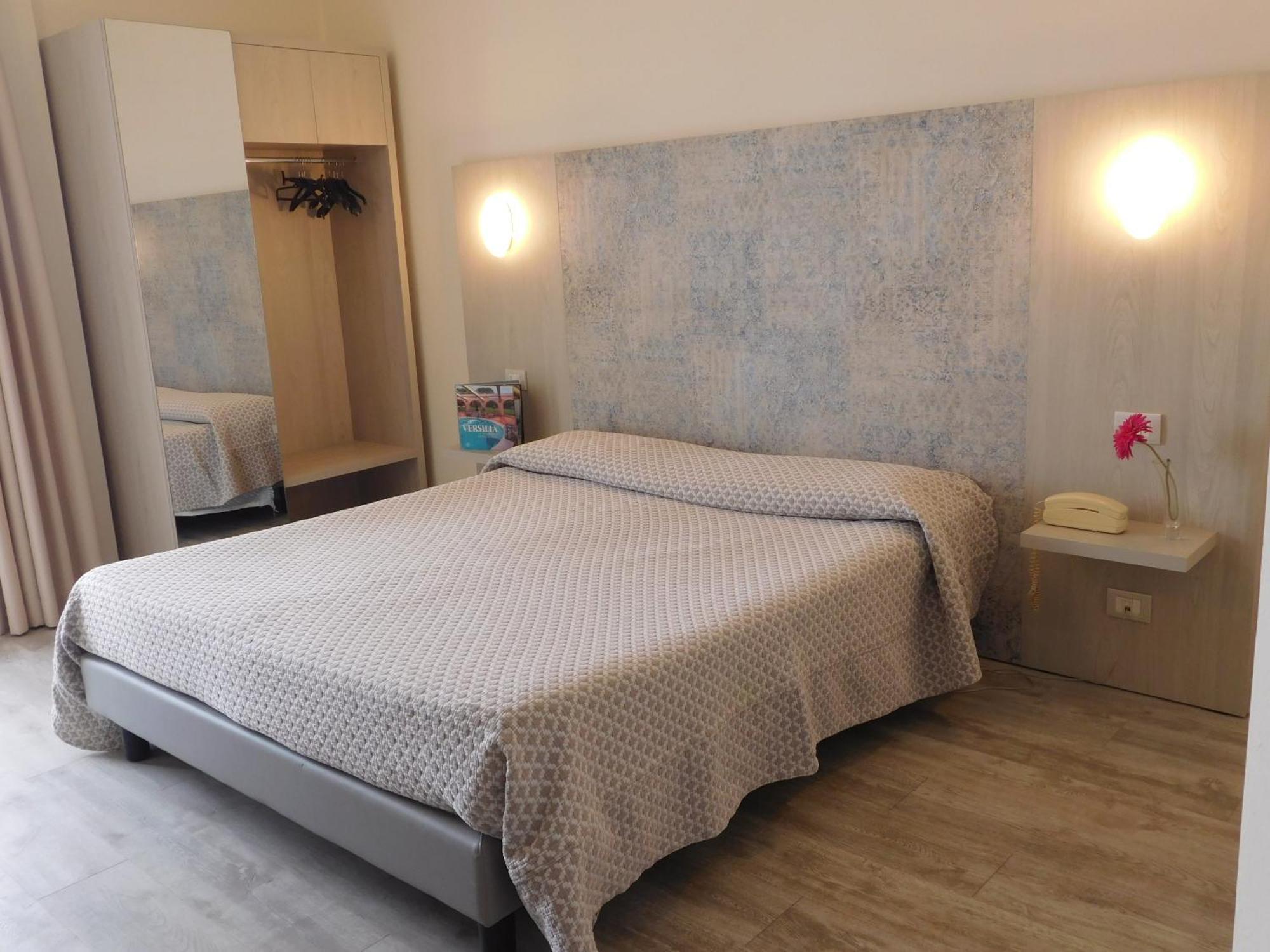 מרינה די פיאטרסנטה Hotel Oceano מראה חיצוני תמונה