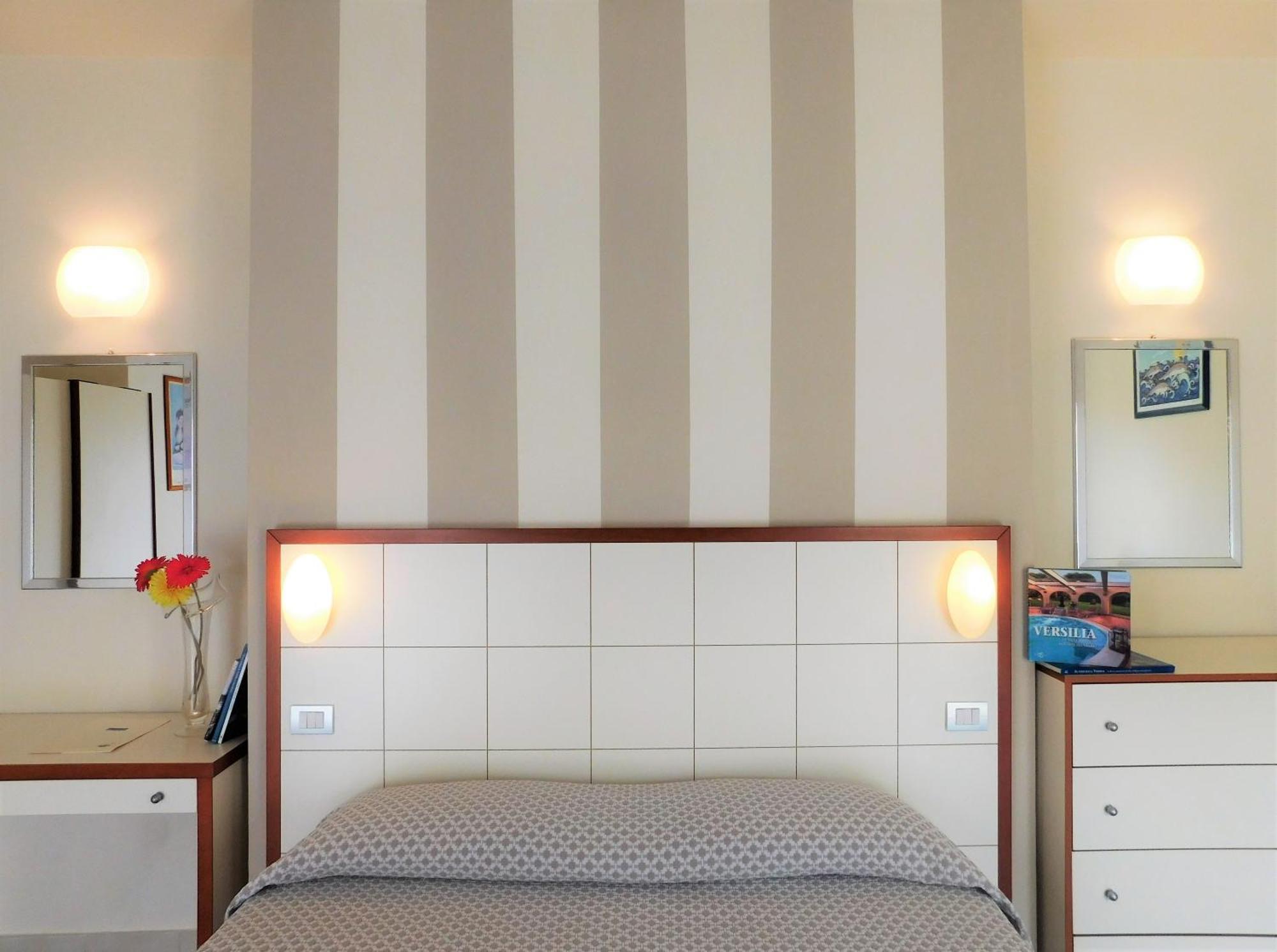 מרינה די פיאטרסנטה Hotel Oceano מראה חיצוני תמונה